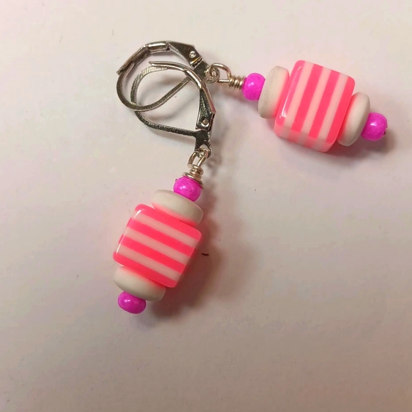 🍒 Dangle Handcrafted Pink & White  Cube  Earrings W/ 925 Hooks🐥 - Picture 2 of 5